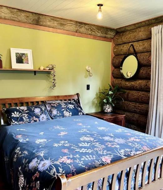 Coromandel Secluded Log Cabin Retreat Hikuai 외부 사진